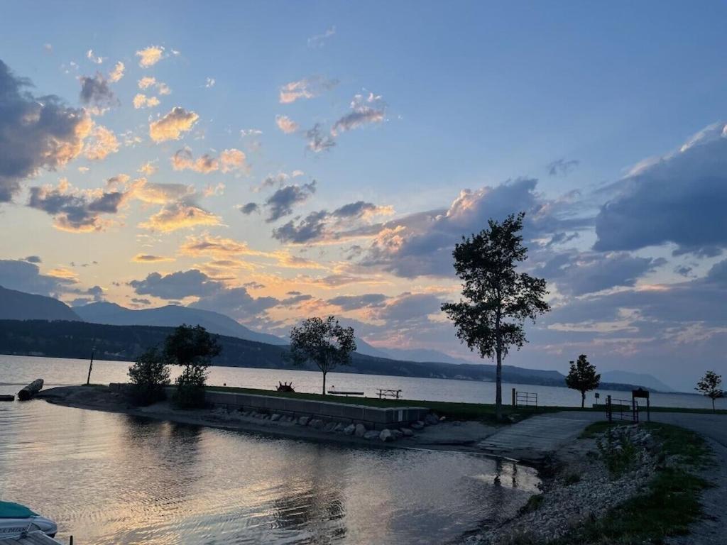 Akiskinook At Windermere Lake - Private Beach Access - New Pool And Hot Tub Now Open! Invermere Luaran gambar